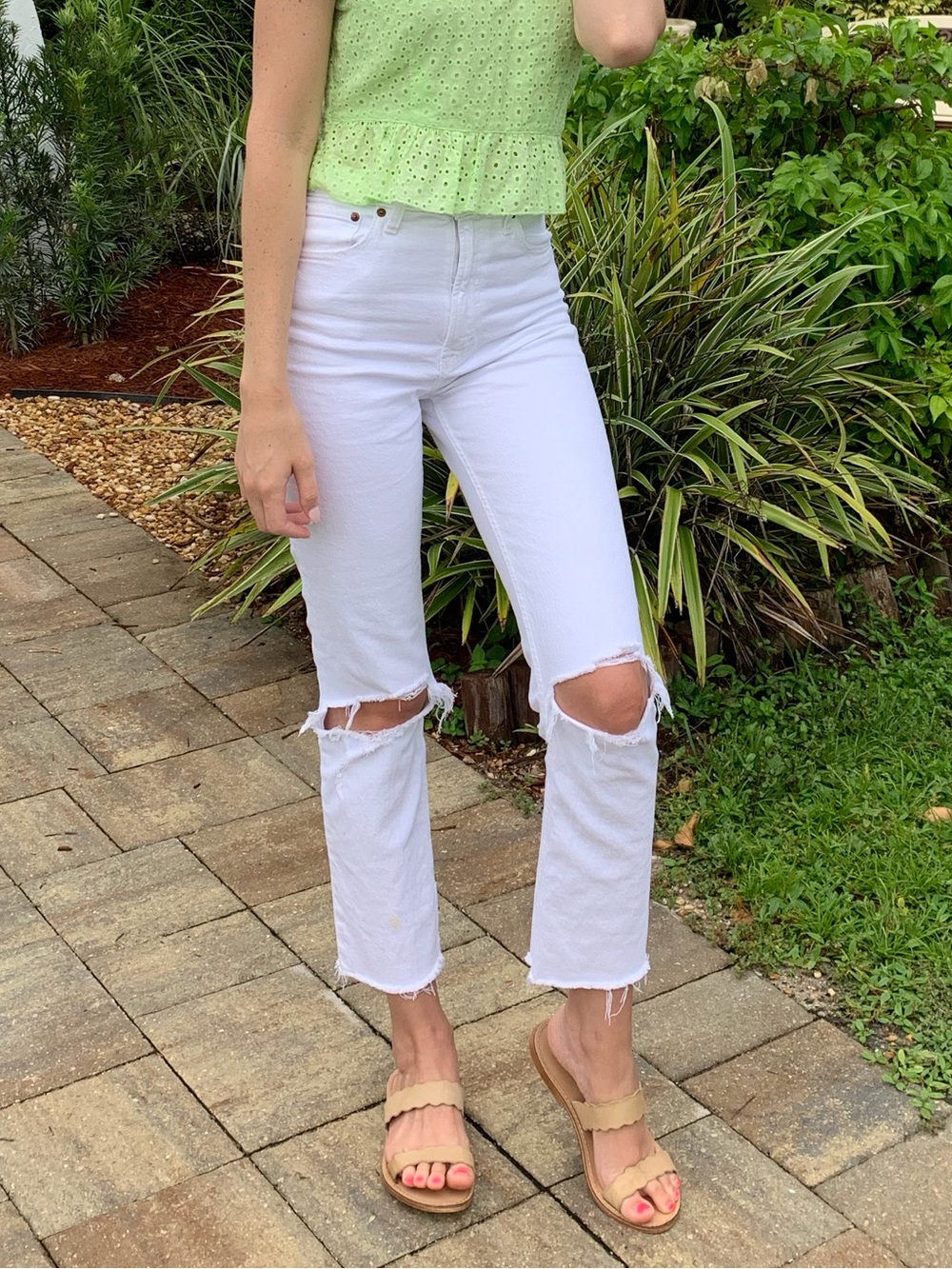 Abercrombie & Fitch White Distressed Ankle Crop Jeans